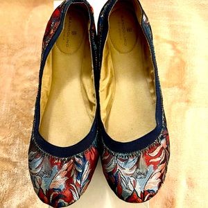 Gently used Bandolino flats!
